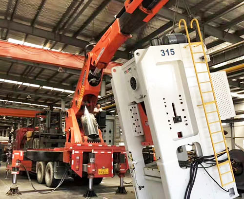 泊头附近随车吊出租，轻松解决运输难题