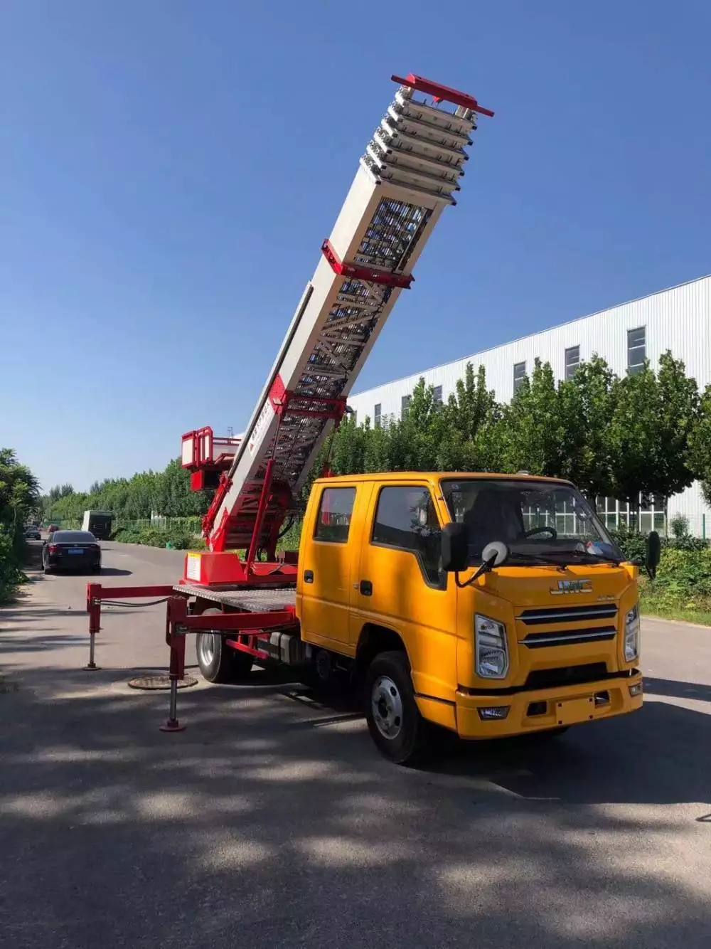 泊头附近的云梯车出租服务：轻松解决高空作业需求