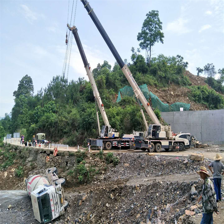 泊头汽车掉沟里叫吊车救援要多少钱
